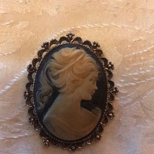 Beautiful cameo pin gold ivory